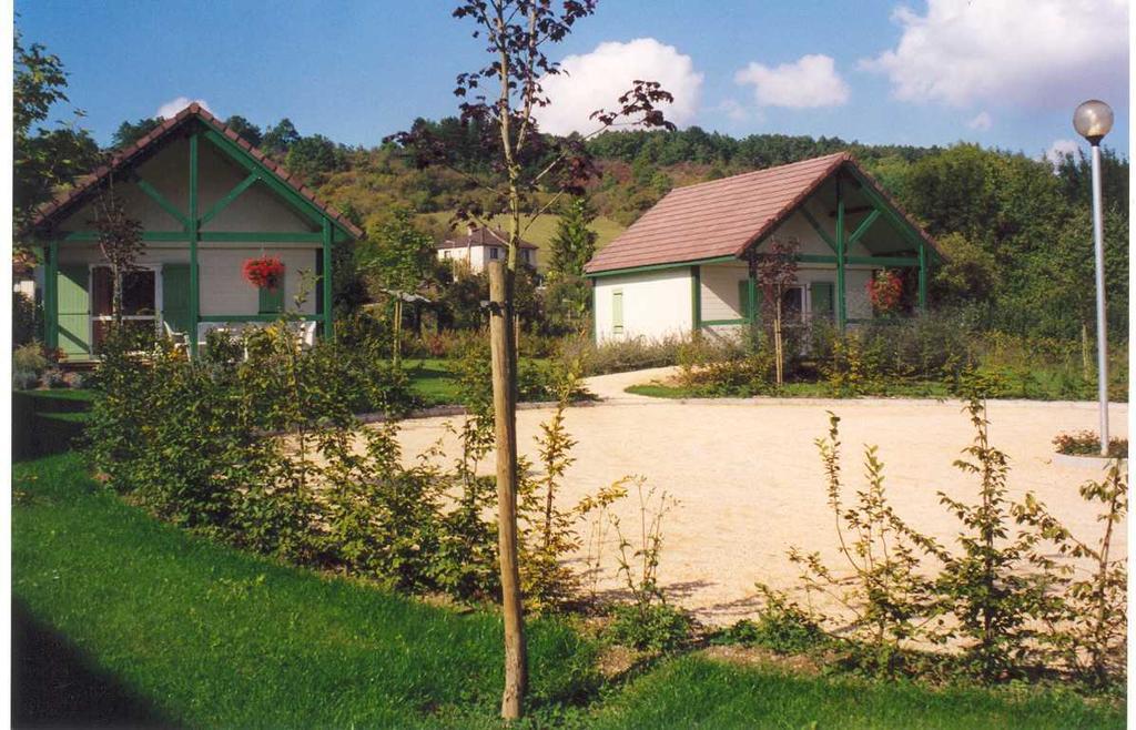 Village-Chalets Le Ru Du Pre Deux Rivieres Exterior photo